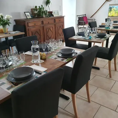 D'hotes Entre Dolmens Et Fontaines Oda ve Kahvaltı