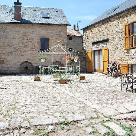 D'hotes Entre Dolmens Et Fontaines Oda ve Kahvaltı Sévérac-le-Château