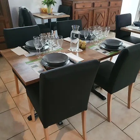 Oda ve Kahvaltı D'hotes Entre Dolmens Et Fontaines