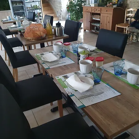 D'hotes Entre Dolmens Et Fontaines Oda ve Kahvaltı 3*