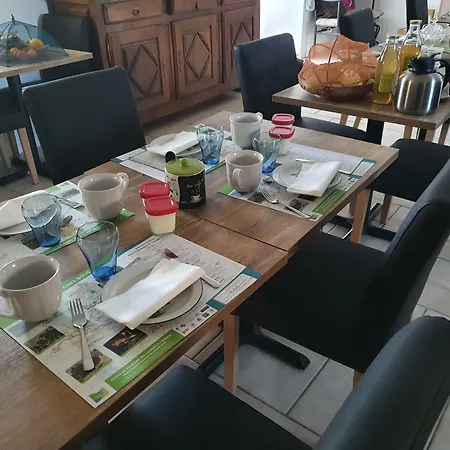 Oda ve Kahvaltı D'hotes Entre Dolmens Et Fontaines