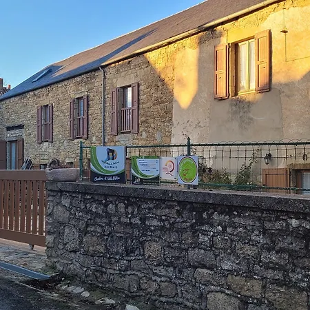 Oda ve Kahvaltı D'hotes Entre Dolmens Et Fontaines