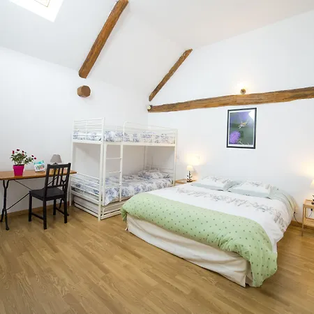 D'hotes Entre Dolmens Et Fontaines