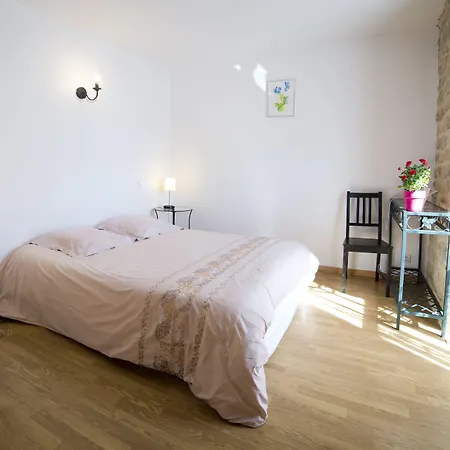 D'hotes Entre Dolmens Et Fontaines Oda ve Kahvaltı