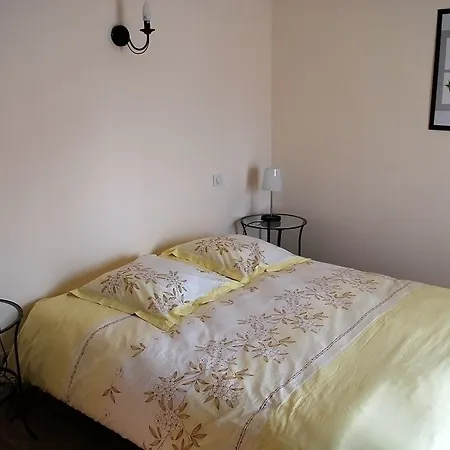 D'hotes Entre Dolmens Et Fontaines