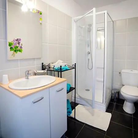 D'hotes Entre Dolmens Et Fontaines