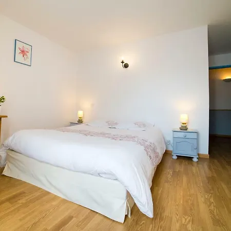 D'hotes Entre Dolmens Et Fontaines