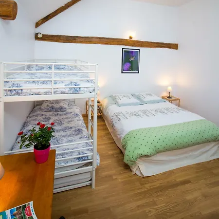 D'hotes Entre Dolmens Et Fontaines