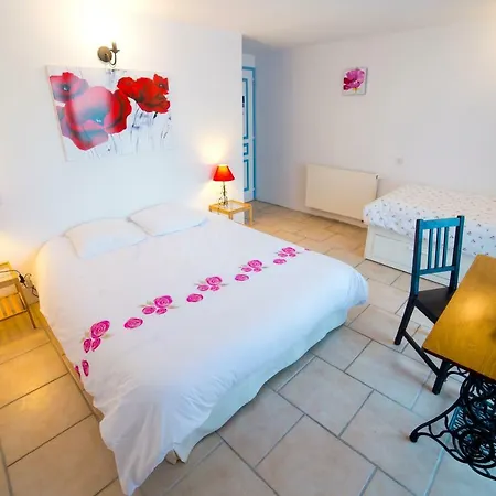 Oda ve Kahvaltı D'hotes Entre Dolmens Et Fontaines