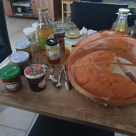 D'hôtes Entre Dolmens Et Fontaines Alojamento de Acomodação e Pequeno-almoço Buzeins