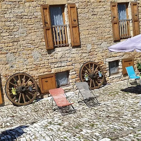 Bed & Breakfast D'hotes Entre Dolmens Et Fontaines 3*