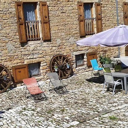 Alojamento de Acomodação e Pequeno-almoço D'hôtes Entre Dolmens Et Fontaines Buzeins