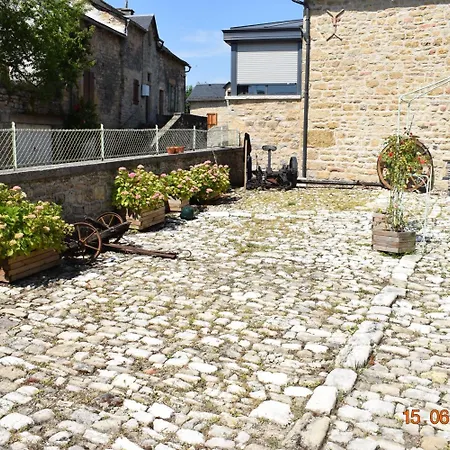 D'hotes Entre Dolmens Et Fontaines Bed & Breakfast 3*