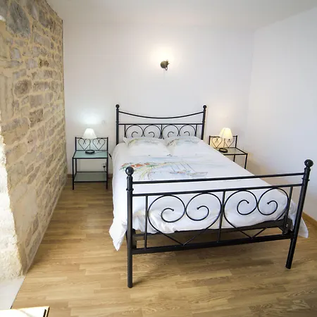 Bed & Breakfast D'hotes Entre Dolmens Et Fontaines
