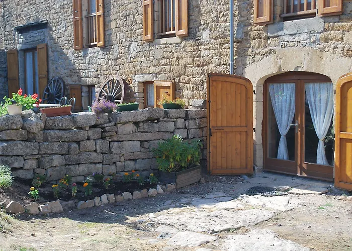 D'hotes Entre Dolmens Et Fontaines Bed and Breakfast Sévérac-le-Château