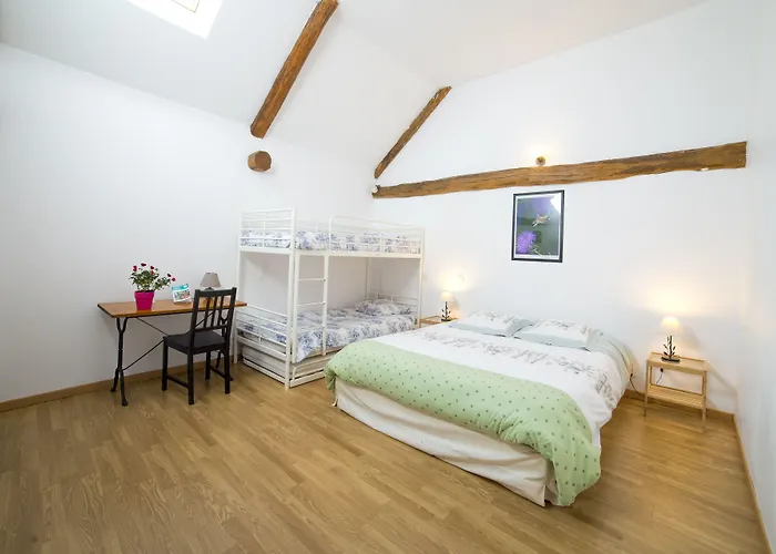 D'hotes Entre Dolmens Et Fontaines