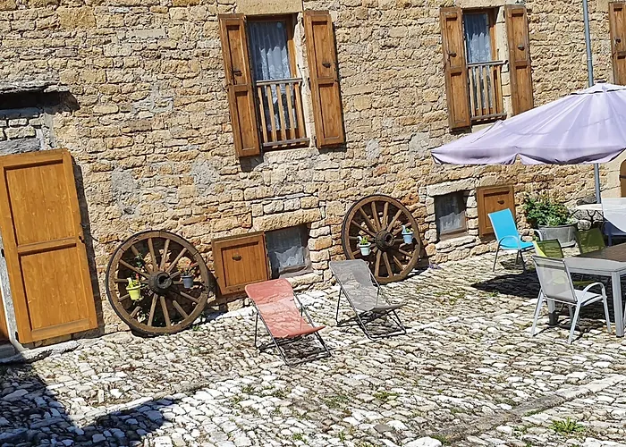 D'hotes Entre Dolmens Et Fontaines 3*