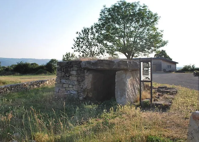 D'hotes Entre Dolmens Et Fontaines Bed and Breakfast 3*