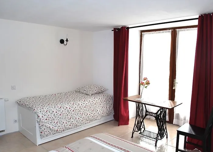 Bed and Breakfast D'hotes Entre Dolmens Et Fontaines