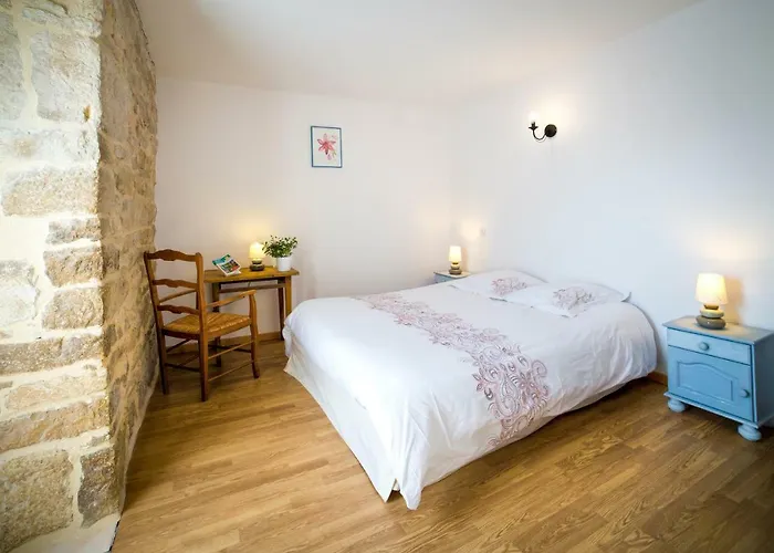 D'hotes Entre Dolmens Et Fontaines Bed and Breakfast