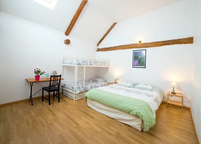 D'hotes Entre Dolmens Et Fontaines 3*