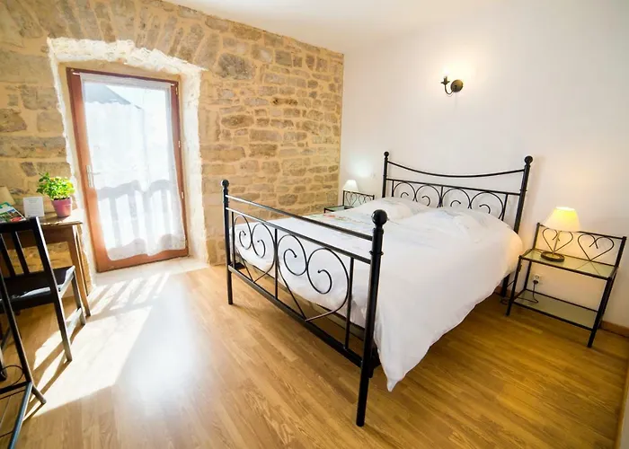 Bed and Breakfast D'hotes Entre Dolmens Et Fontaines 3*