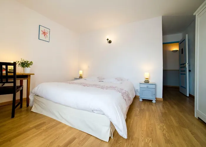 D'hotes Entre Dolmens Et Fontaines