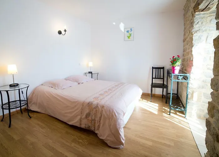 D'hotes Entre Dolmens Et Fontaines 3*